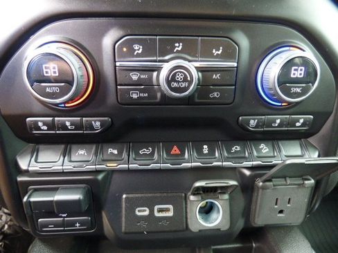 Used 2022 Chevrolet Silverado 1500 LTZ w/ LTZ Premium Package image 28