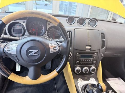 Used 2019 Nissan 370Z w/ Sport Package image 12