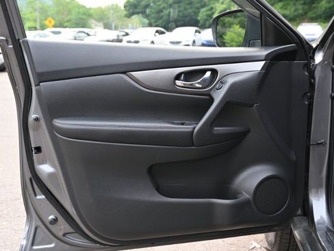 Used 2015 Nissan Rogue SV AWD/4WD image 18