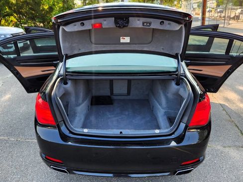 Used 2011 BMW 750Li xDrive image 36