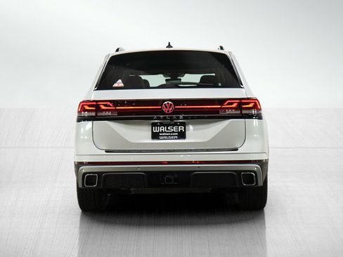 Used 2024 Volkswagen Atlas Peak Edition SEL AWD/4WD image 4