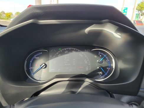 Used 2024 Toyota RAV4 SE image 27