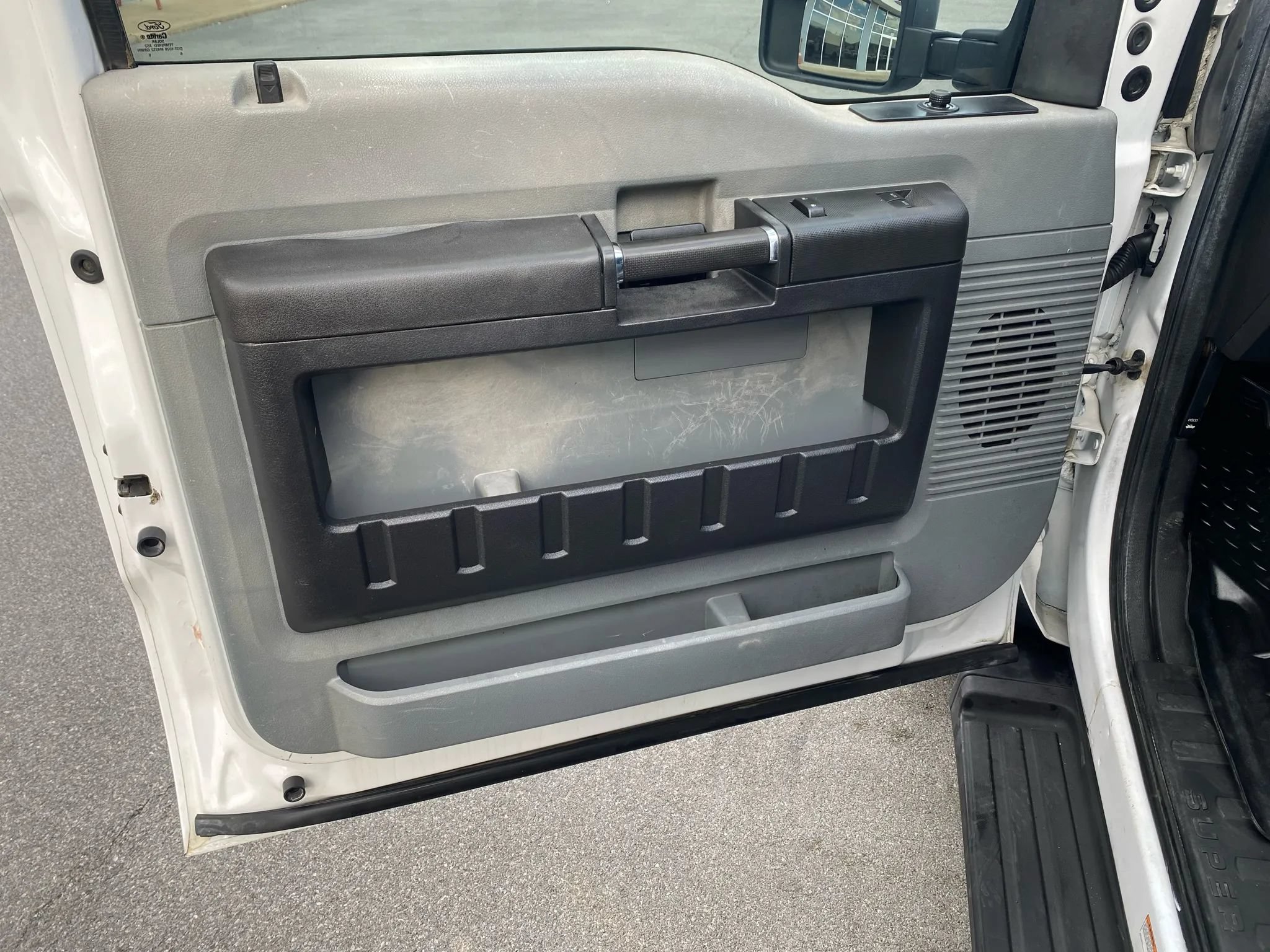 Used 2016 Ford F550 4x4 Regular Cab Super Duty image 9