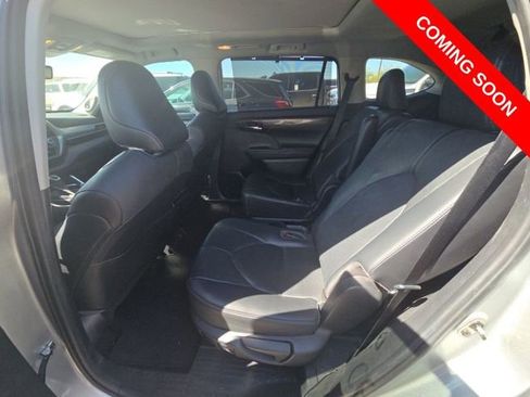 Used 2021 Toyota Highlander Platinum image 6