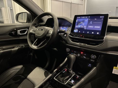 Certified 2026 Jeep Compass Latitude AWD/4WD image 31