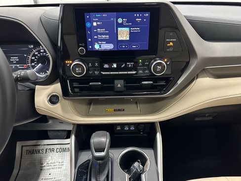 Used 2025 Toyota Highlander XLE image 39