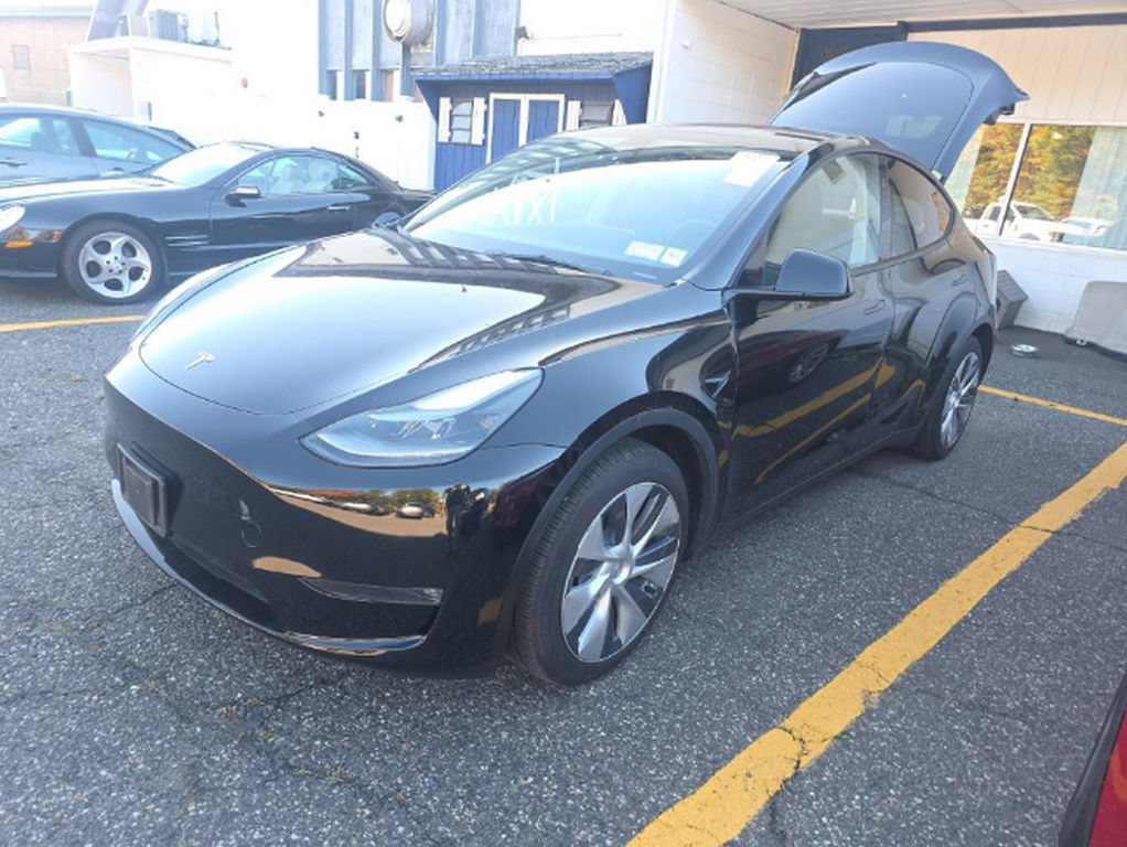 Used 2023 Tesla Model Y Long Range AWD/4WD image 2
