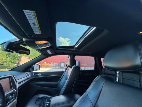 Used 2016 Jeep Grand Cherokee Limited image 9