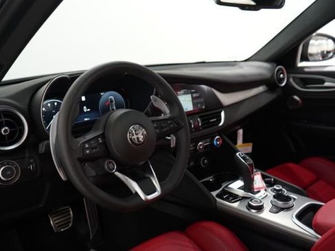 Used 2025 Alfa Romeo Giulia Veloce image 16