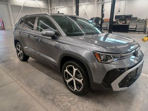 Used 2025 Volkswagen Taos SEL image 1