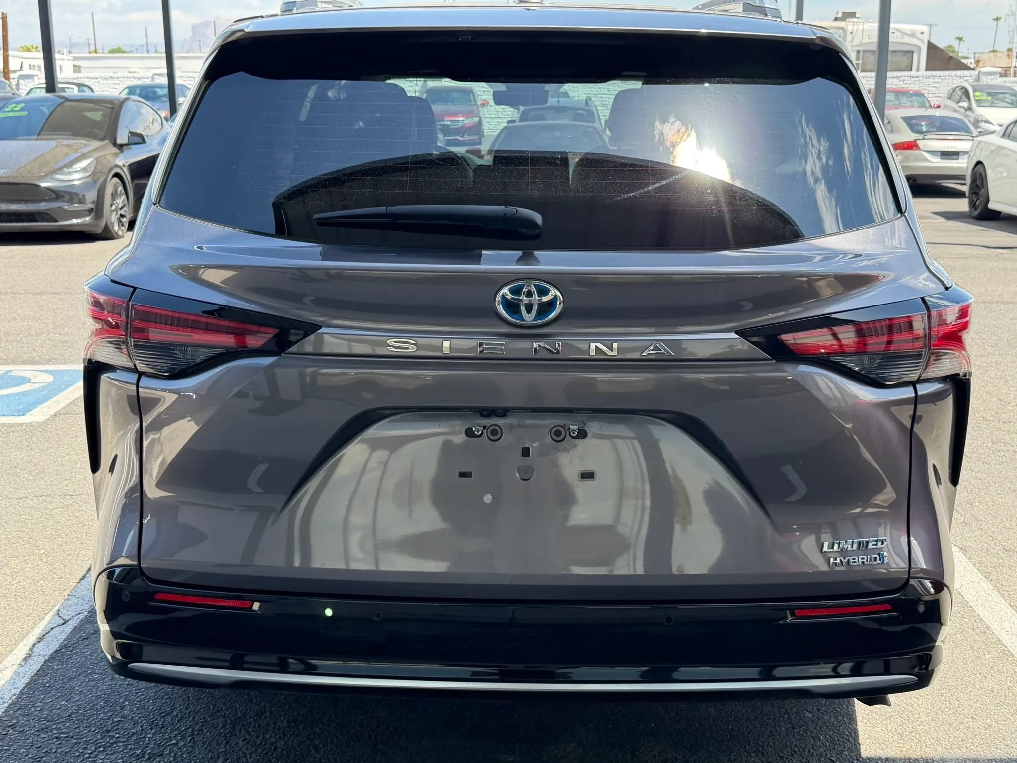 Used 2021 Toyota Sienna Limited FWD image 6