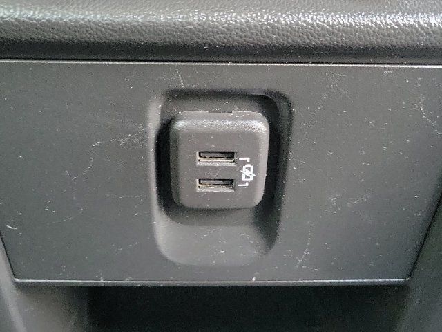 Used 2021 Chevrolet Traverse LT FWD image 26