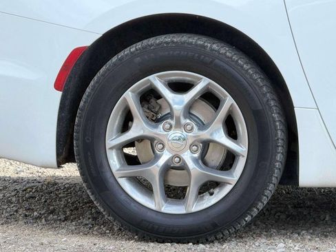 Used 2019 Chrysler Pacifica Limited FWD image 10