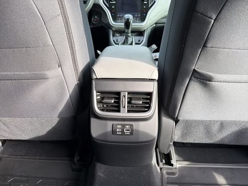 Used 2025 Subaru Outback Premium AWD/4WD image 21