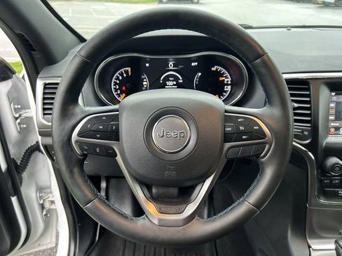 Used 2019 Jeep Grand Cherokee Laredo AWD/4WD image 18