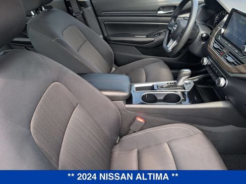Used 2024 Nissan Altima 2.5 SV FWD image 30