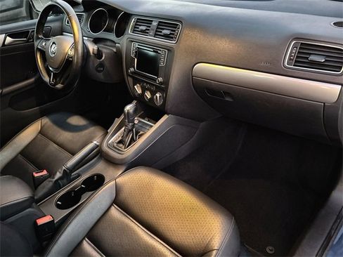 Used 2017 Volkswagen Jetta SE image 23