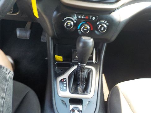Used 2017 Jeep Cherokee Sport FWD image 14