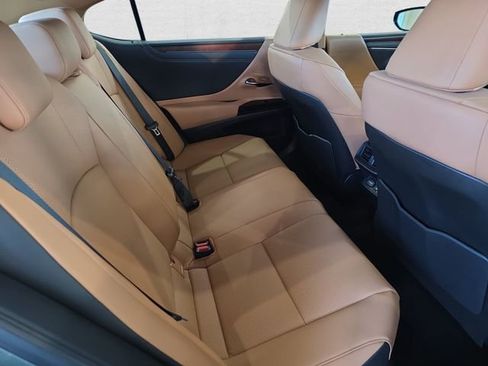 Certified 2025 Lexus ES 300h w/ Premium Package image 11