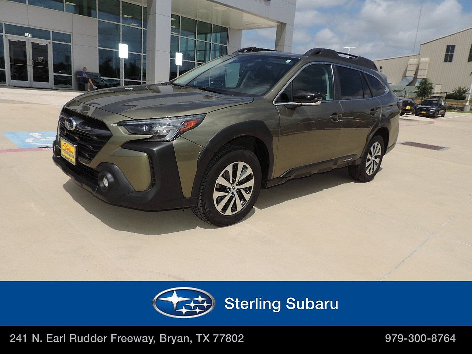 Used 2024 Subaru Outback Premium AWD/4WD image 1