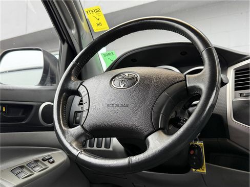 Used 2006 Toyota Tacoma PreRunner image 31