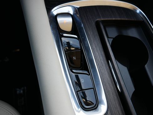 Used 2023 Buick Enclave Avenir w/ Avenir Technology Package image 24