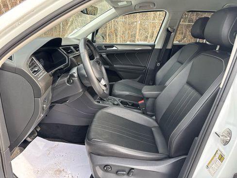 Used 2022 Volkswagen Tiguan SE image 13