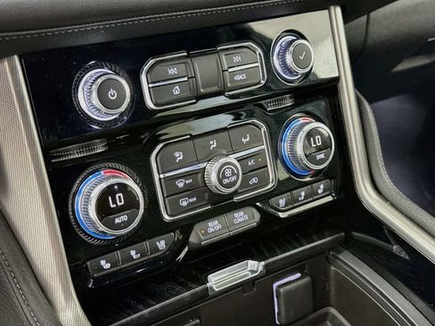 Used 2021 GMC Yukon XL Denali w/ Denali Premium Package AWD/4WD image 16