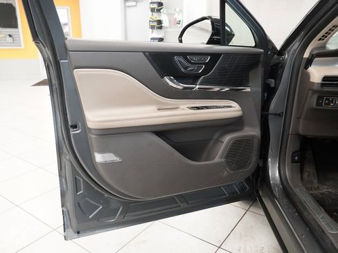 Used 2022 Lincoln Corsair AWD w/ Equipment Group 101A image 5