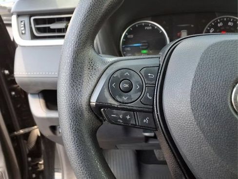 Used 2022 Toyota RAV4 LE AWD/4WD image 18
