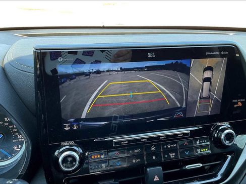 Used 2021 Toyota Highlander Limited image 26