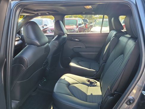 Used 2022 Toyota Highlander XSE image 20