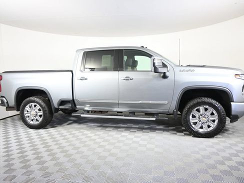 Used 2024 Chevrolet Silverado 2500 High Country w/ High Country Premium Package AWD/4WD image 9