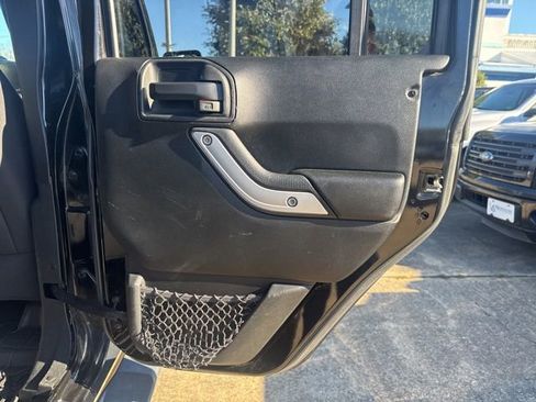 Used 2017 Jeep Wrangler Unlimited Sahara image 18