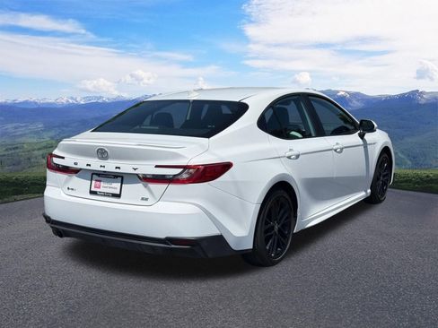 Used 2026 Toyota Camry SE FWD image 5