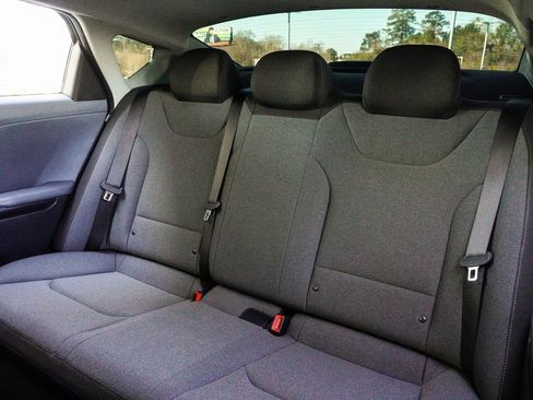 Used 2025 Kia K4 LX image 33