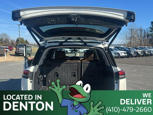 Used 2023 Nissan Pathfinder Platinum image 10