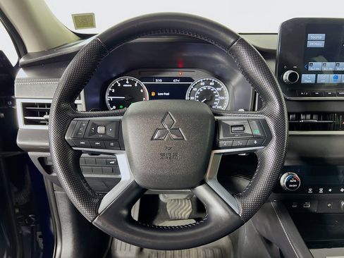 Used 2022 Mitsubishi Outlander SE image 11