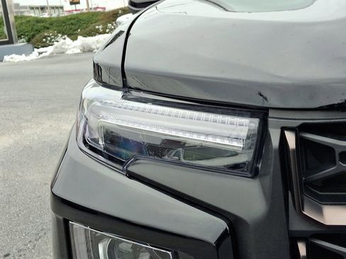 Used 2024 GMC Canyon AT4X image 9