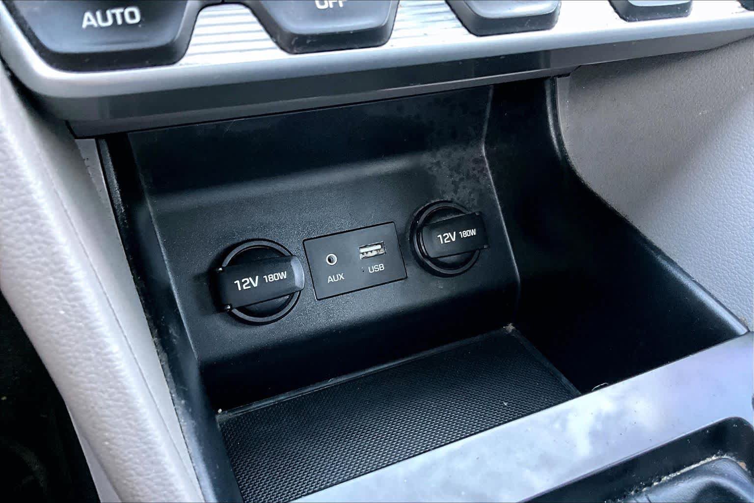 Used 2020 Hyundai Elantra SEL FWD image 31