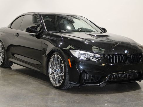 Used 2017 BMW M4 Convertible image 3