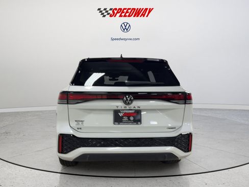 New 2026 Volkswagen Tiguan SE R-Line AWD/4WD image 9