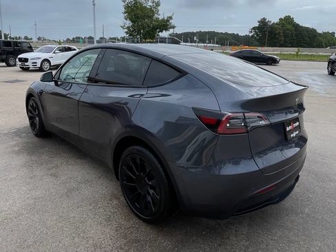 Used 2022 Tesla Model Y Long Range AWD/4WD image 5