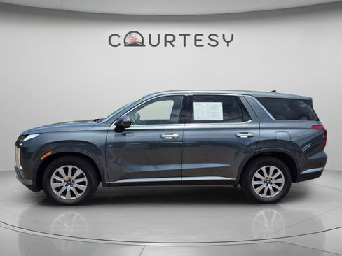 Used 2023 Hyundai Palisade SE AWD/4WD image 3