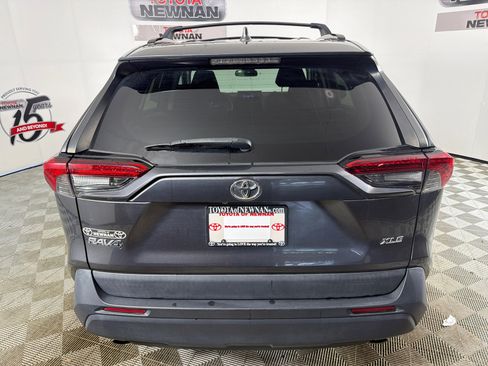 Used 2021 Toyota RAV4 XLE FWD image 4