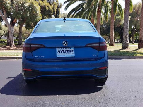 Used 2024 Volkswagen Jetta SE FWD image 6