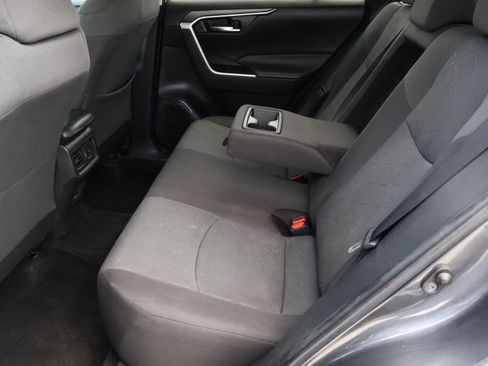 Used 2022 Toyota RAV4 XLE AWD/4WD image 19