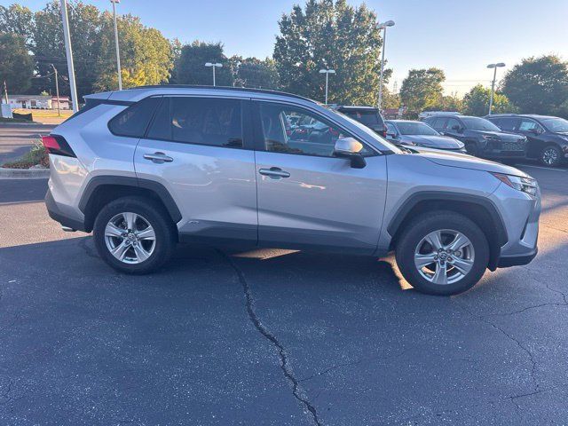 Used 2025 Toyota RAV4 XLE AWD/4WD image 2