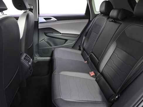 Used 2025 Volkswagen Taos SE AWD/4WD image 21