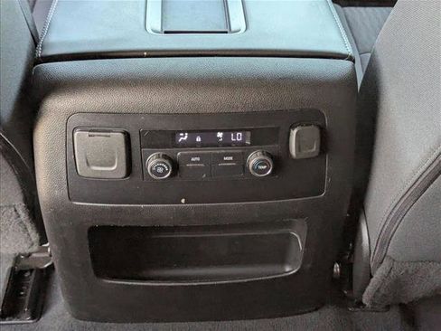 Used 2020 GMC Yukon SLE w/ Convenience Package RWD image 17